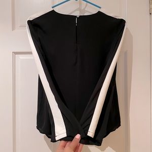 Olivacious blouse with Leather sleeve detail